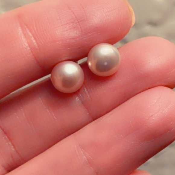 Sterling Silver Freshwater Pearl Stud Earrings Light Purple 7mm - Picture 3 of 10